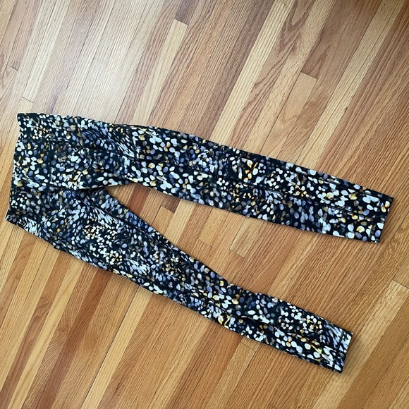 Lululemon Speed Up Tight 28” - Picture 3 of 6
